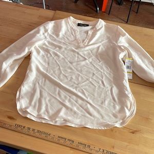 BNWT Black Label Evan Picone Cream V Neck Blouse